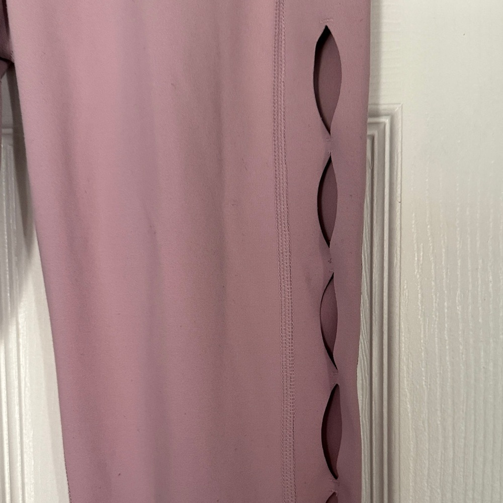 Victoria's Secret Dusty Mauve High-Rise Cutout Athletic Leggings - Picture 3 of 8